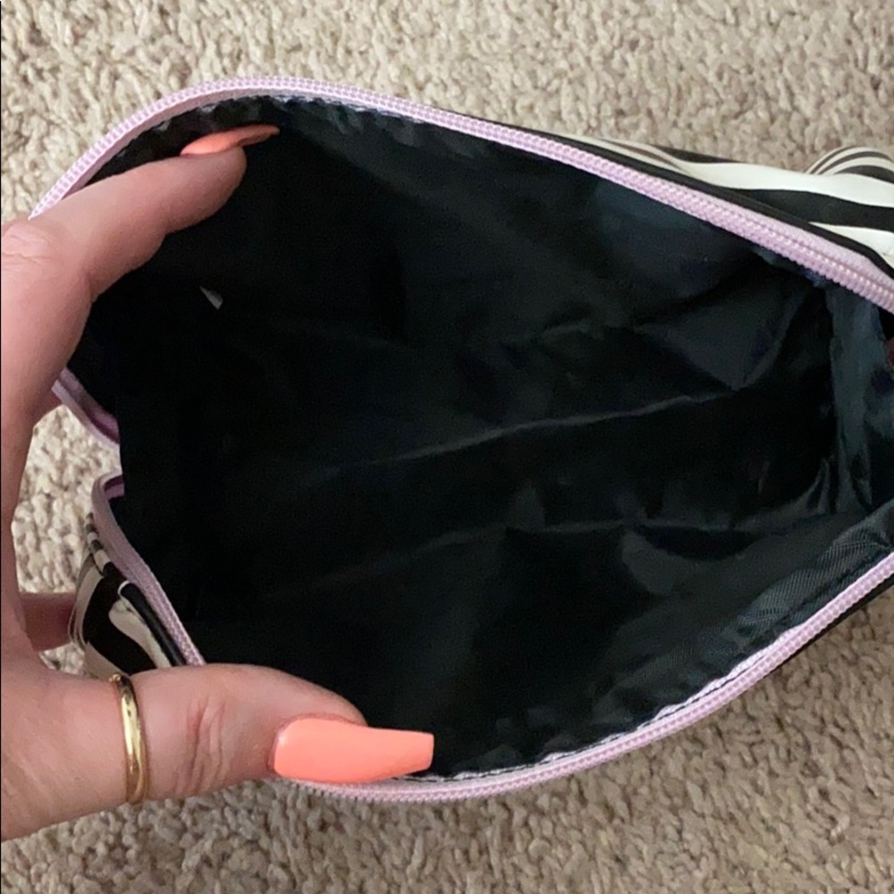 Makeup bag - Picture 2 of 2